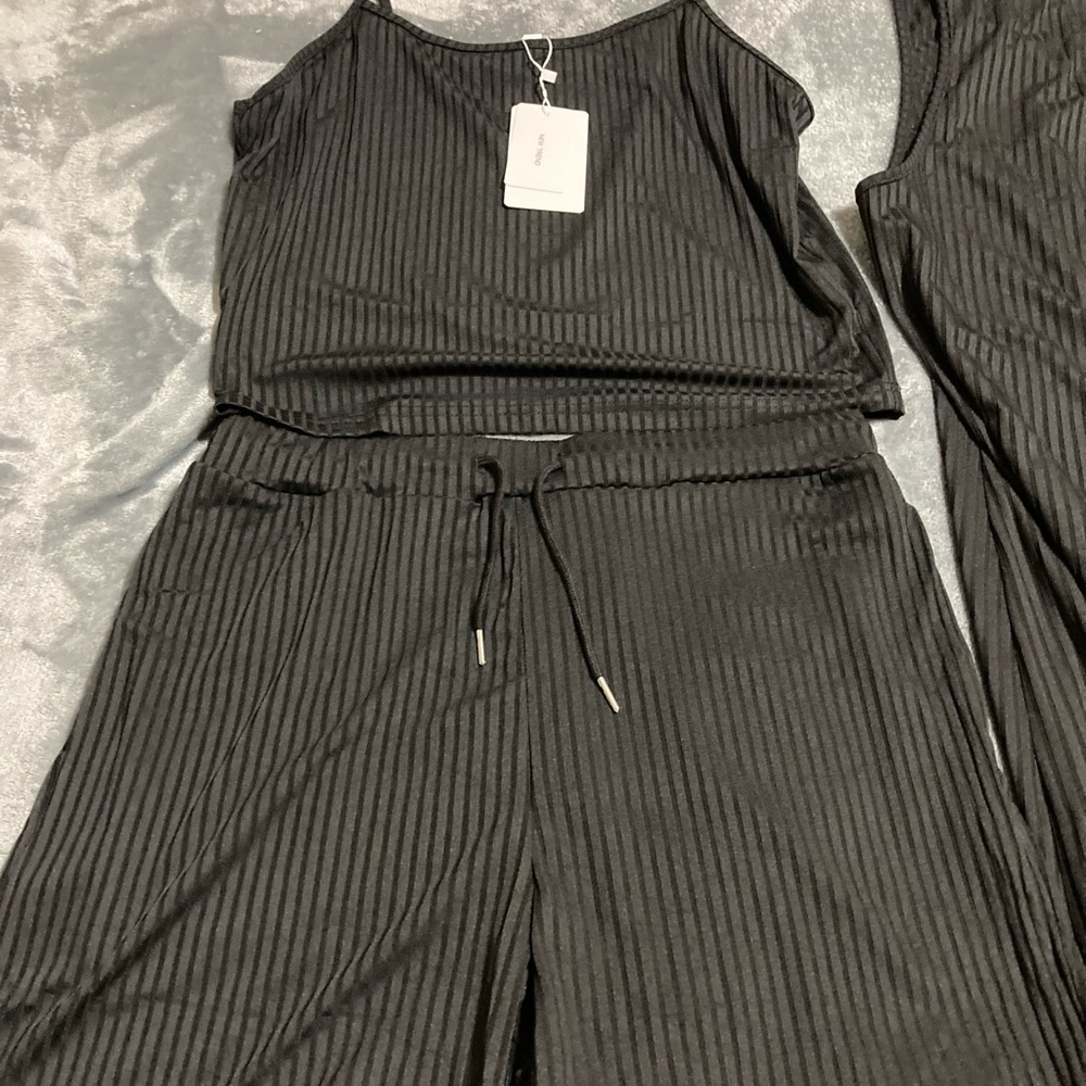NWTS Ladies Lounge Set PJS - Picture 3 of 9